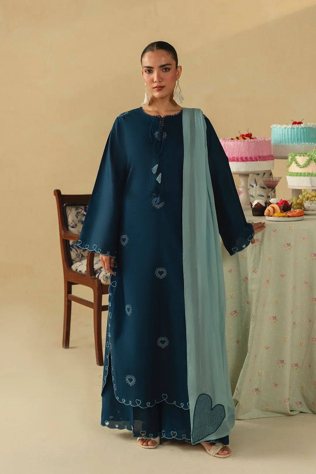 Mannat navy blue embroidered 3 piece suit for women with contrast dupatta