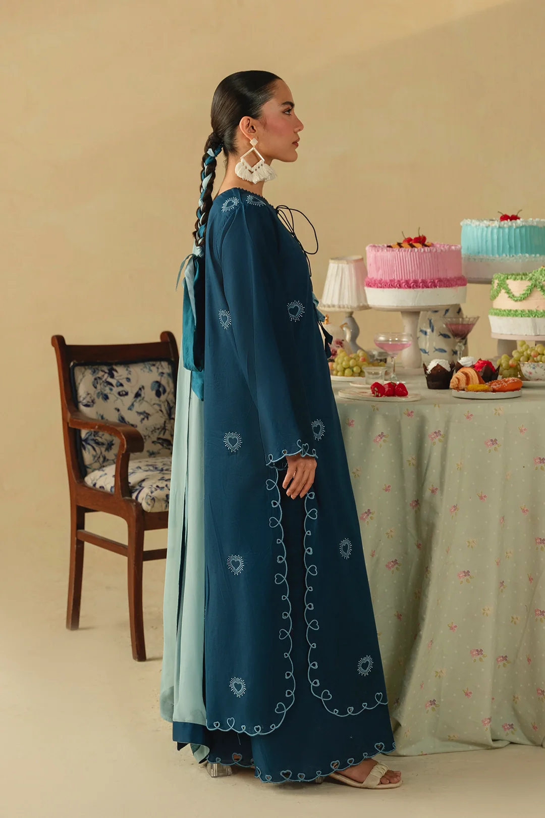 Mannat navy blue embroidered 3 piece suit for women with contrast dupatta