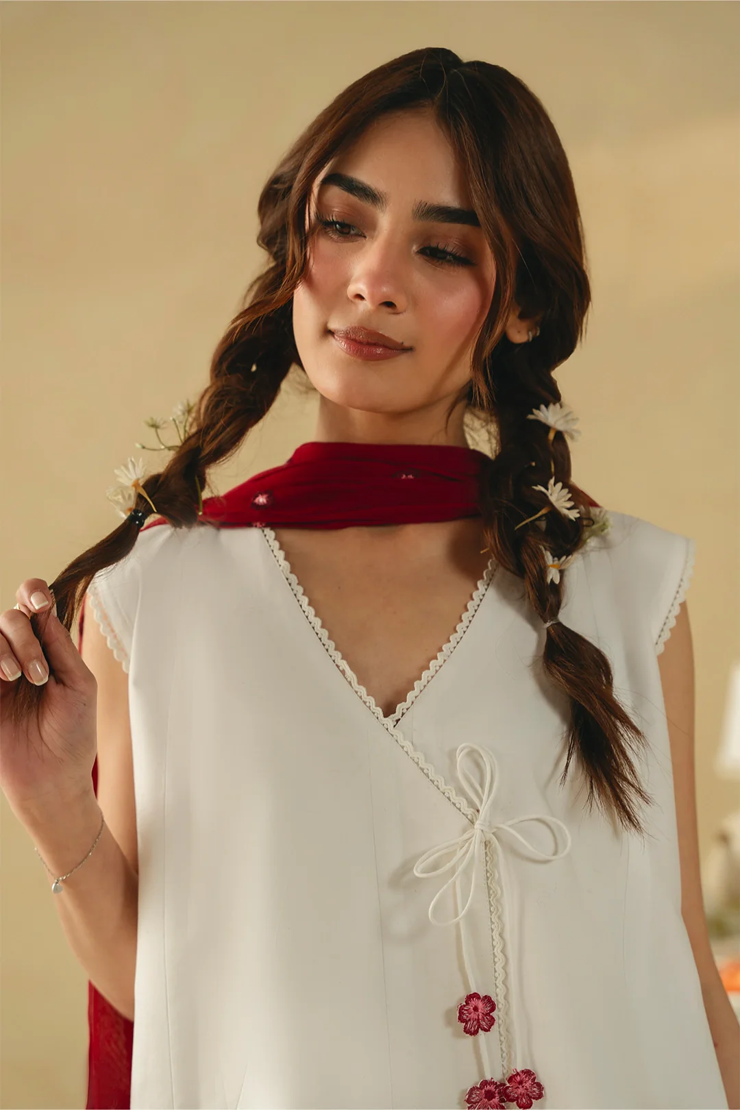 Mannat white and red embroidered 3 piece suit for women with contrast dupatta