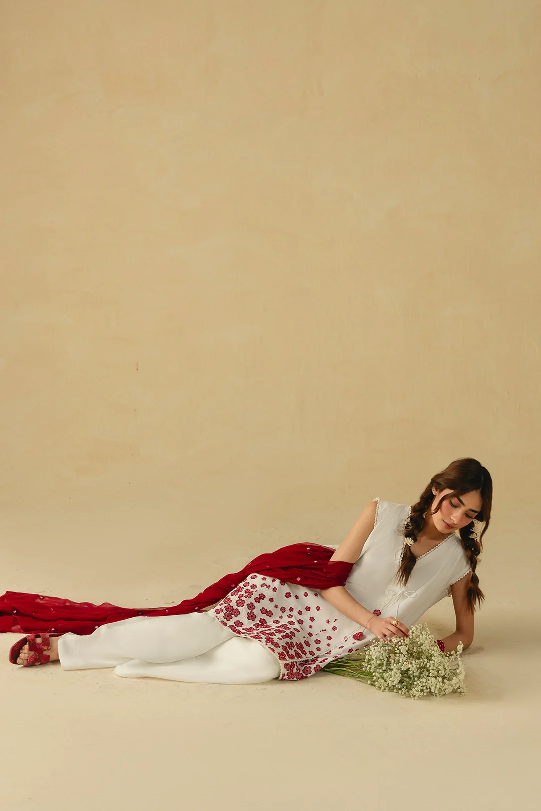 Mannat white and red embroidered 3 piece suit for women with contrast dupatta